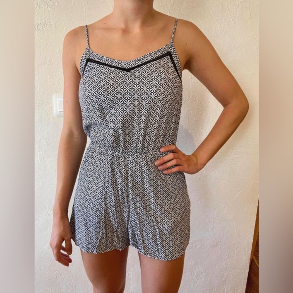H&M Women Black and White Print Romper Size 4